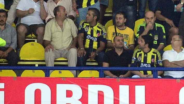 Fener tribününde askere mesaj