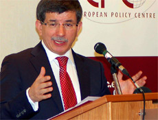 Davutoğlunu şoke eden protesto