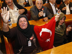 Türk Bayrağı Mecliste sorun çıkardı!