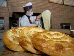 Ankaralılar ucuz pide kuyruğunda