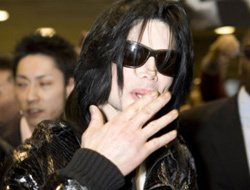 Michael Jacksonın eldivenine servet