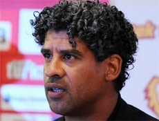 Rijkaard için zor maç oldu