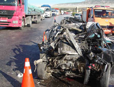 Manisada kaza: 2 ölü, 16 yaralı